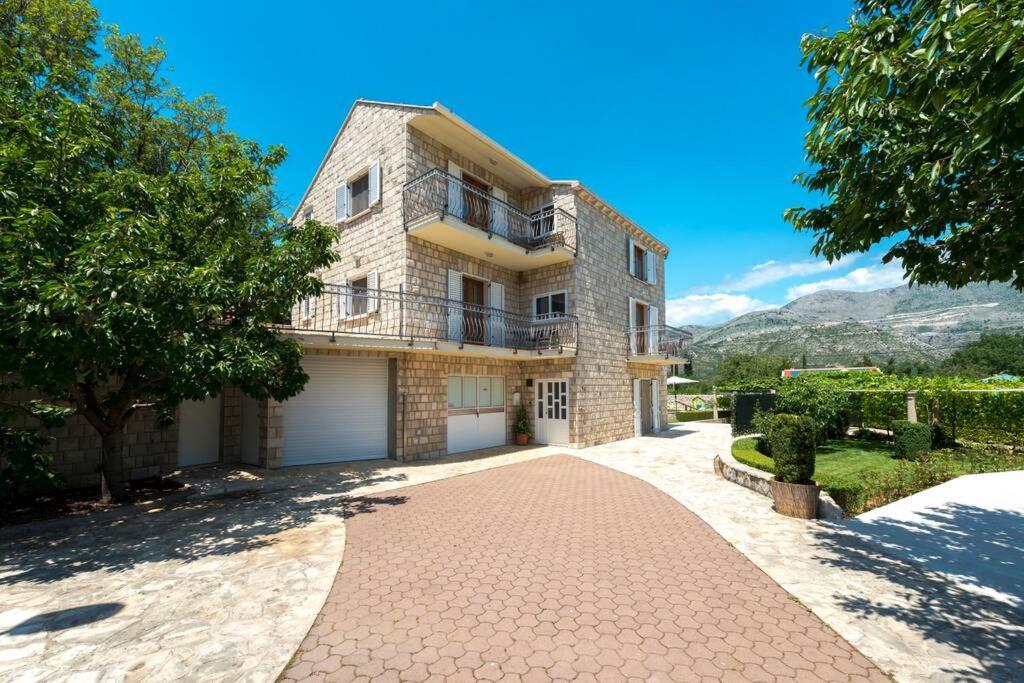 Vila Vergatum-Privacy,Gym,Billiards,Table Tennis Donji Brgat Buitenkant foto