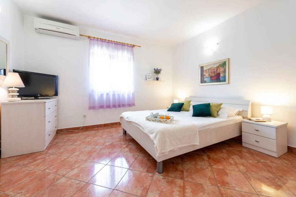 Vila Vergatum-Privacy,Gym,Billiards,Table Tennis Donji Brgat Buitenkant foto