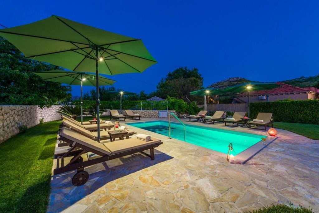 Vila Vergatum-Privacy,Gym,Billiards,Table Tennis Donji Brgat Buitenkant foto
