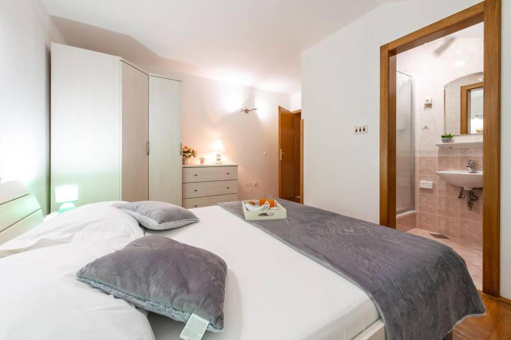 Vila Vergatum-Privacy,Gym,Billiards,Table Tennis Donji Brgat Buitenkant foto