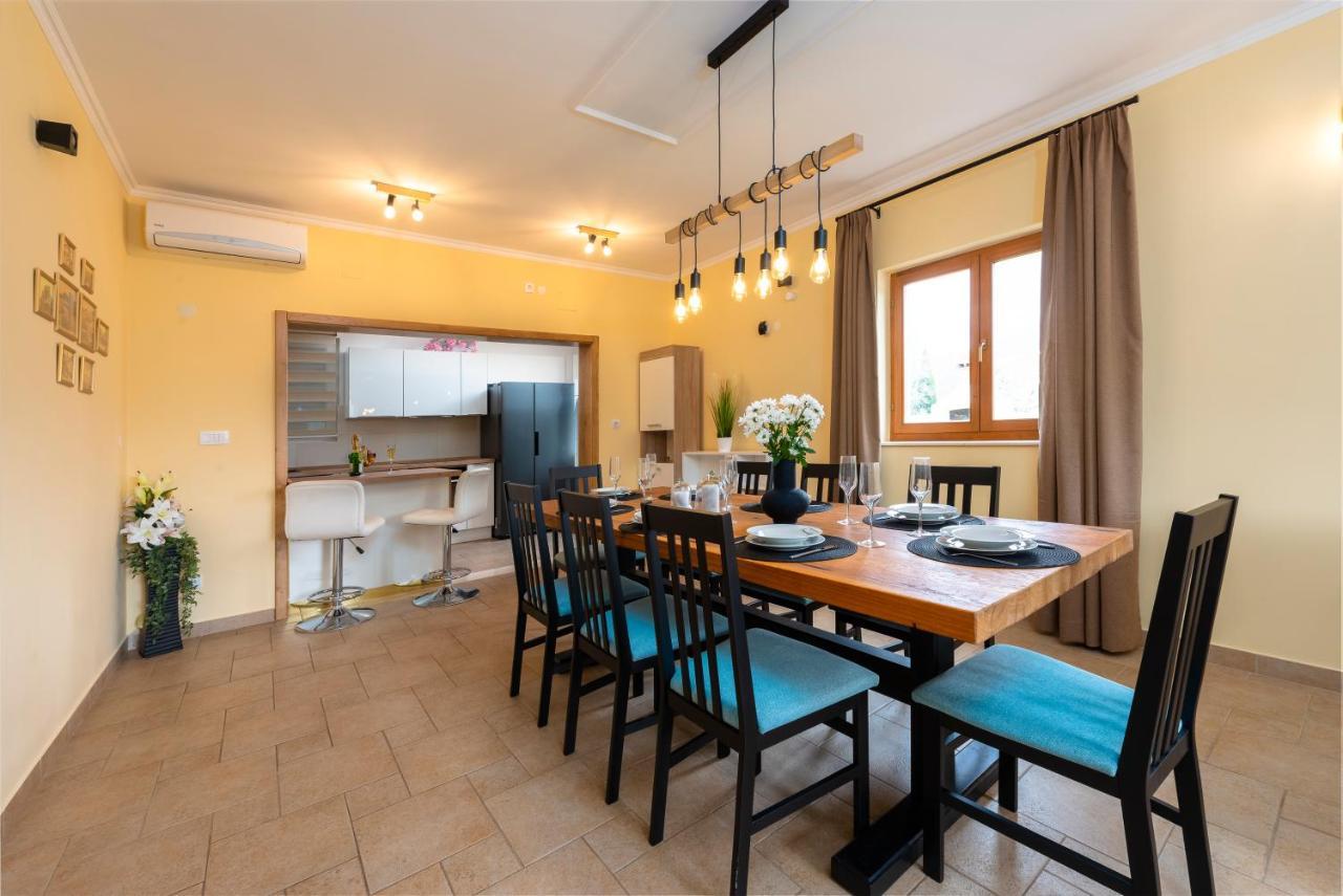 Vila Vergatum-Privacy,Gym,Billiards,Table Tennis Donji Brgat Buitenkant foto