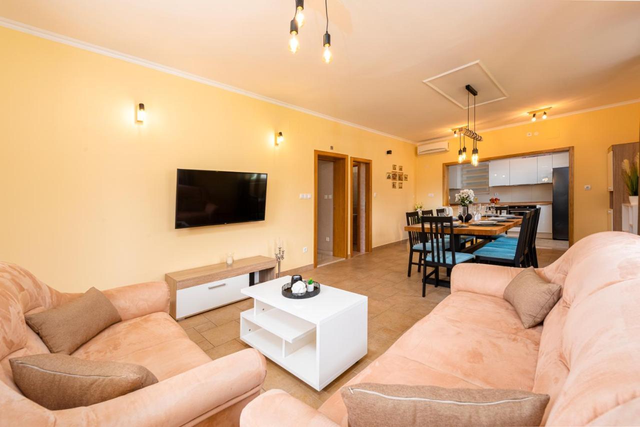 Vila Vergatum-Privacy,Gym,Billiards,Table Tennis Donji Brgat Buitenkant foto