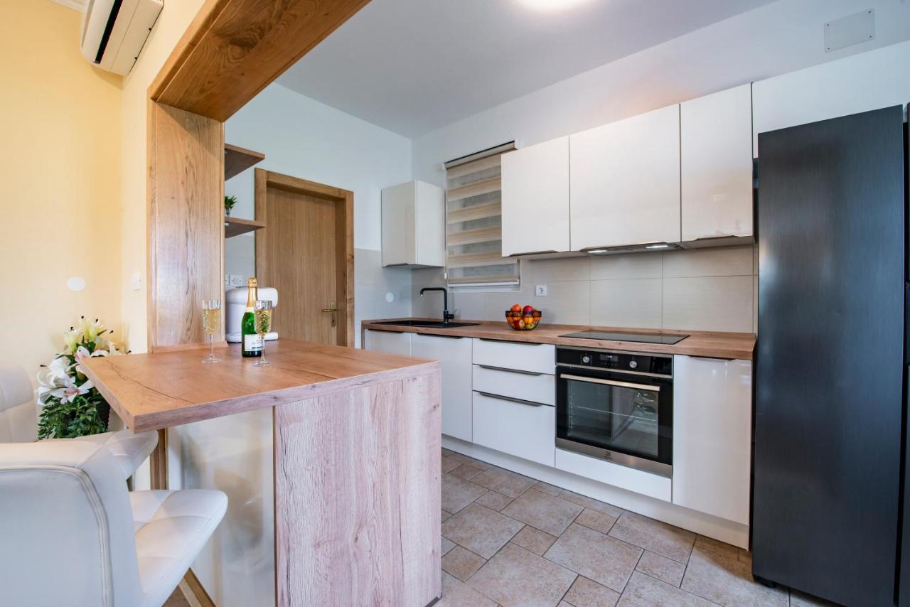 Vila Vergatum-Privacy,Gym,Billiards,Table Tennis Donji Brgat Buitenkant foto